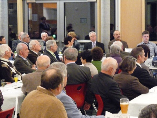 - 14 - ... und alles lauscht