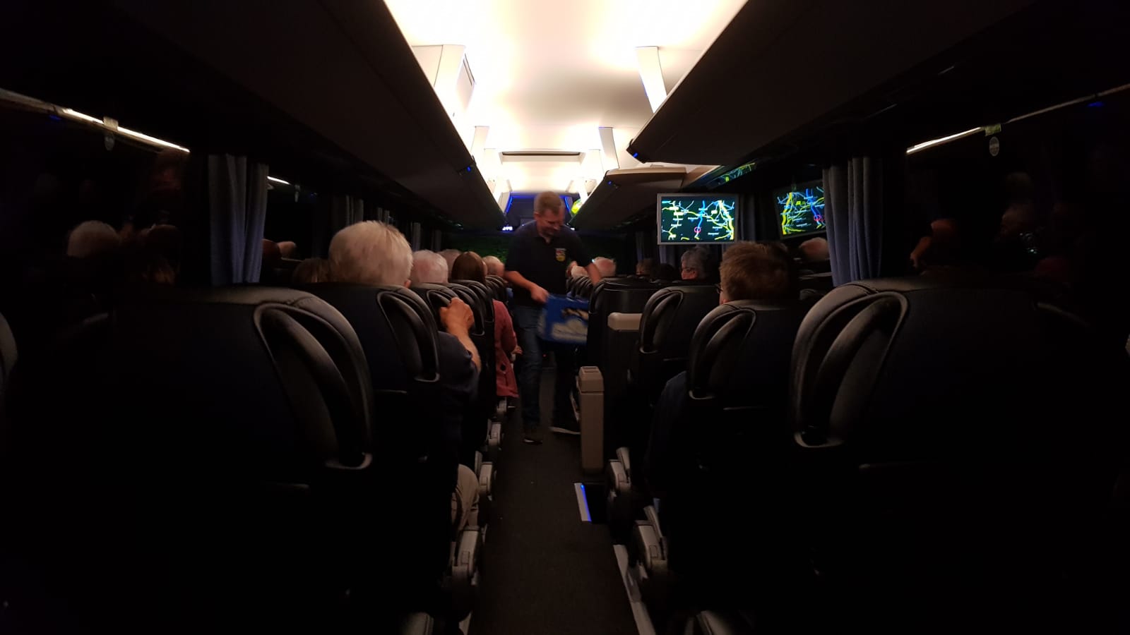 -9- Stimmungsvolle Rückfahrt im Bus