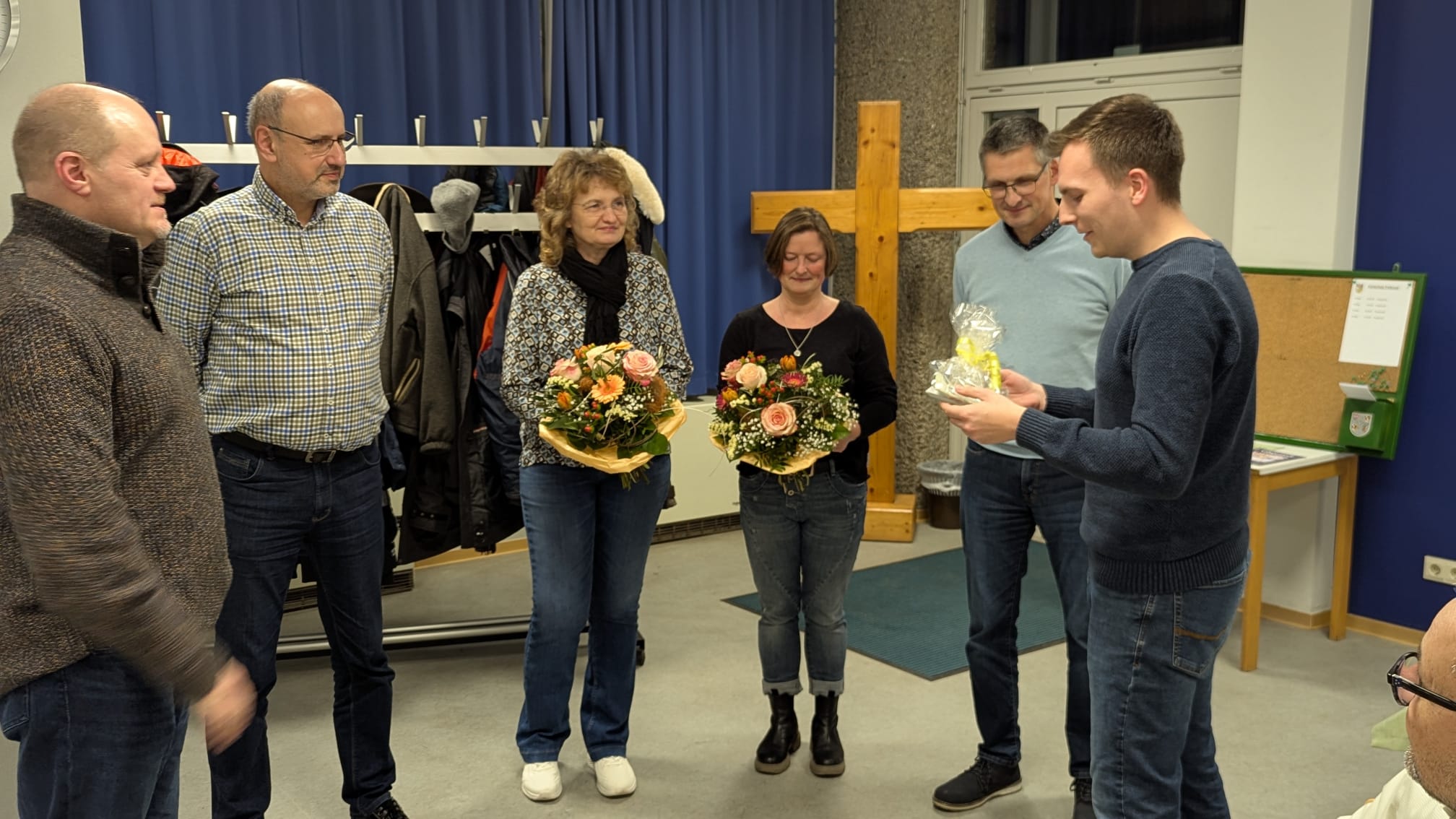 -3- ...und Geschenk&uuml;bergabe